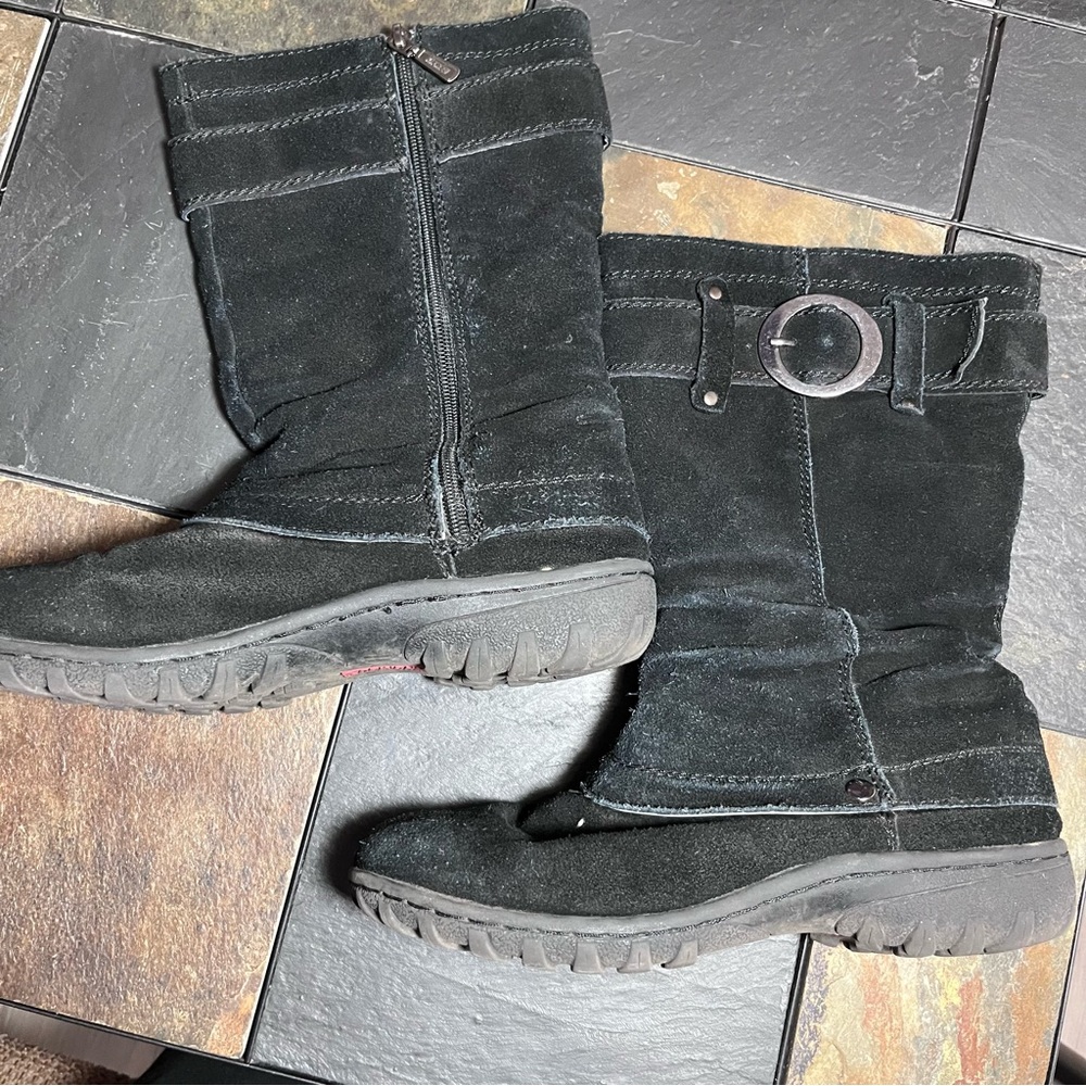 Khombu Black Suede Winter Boots with Low Nap Fur Lining